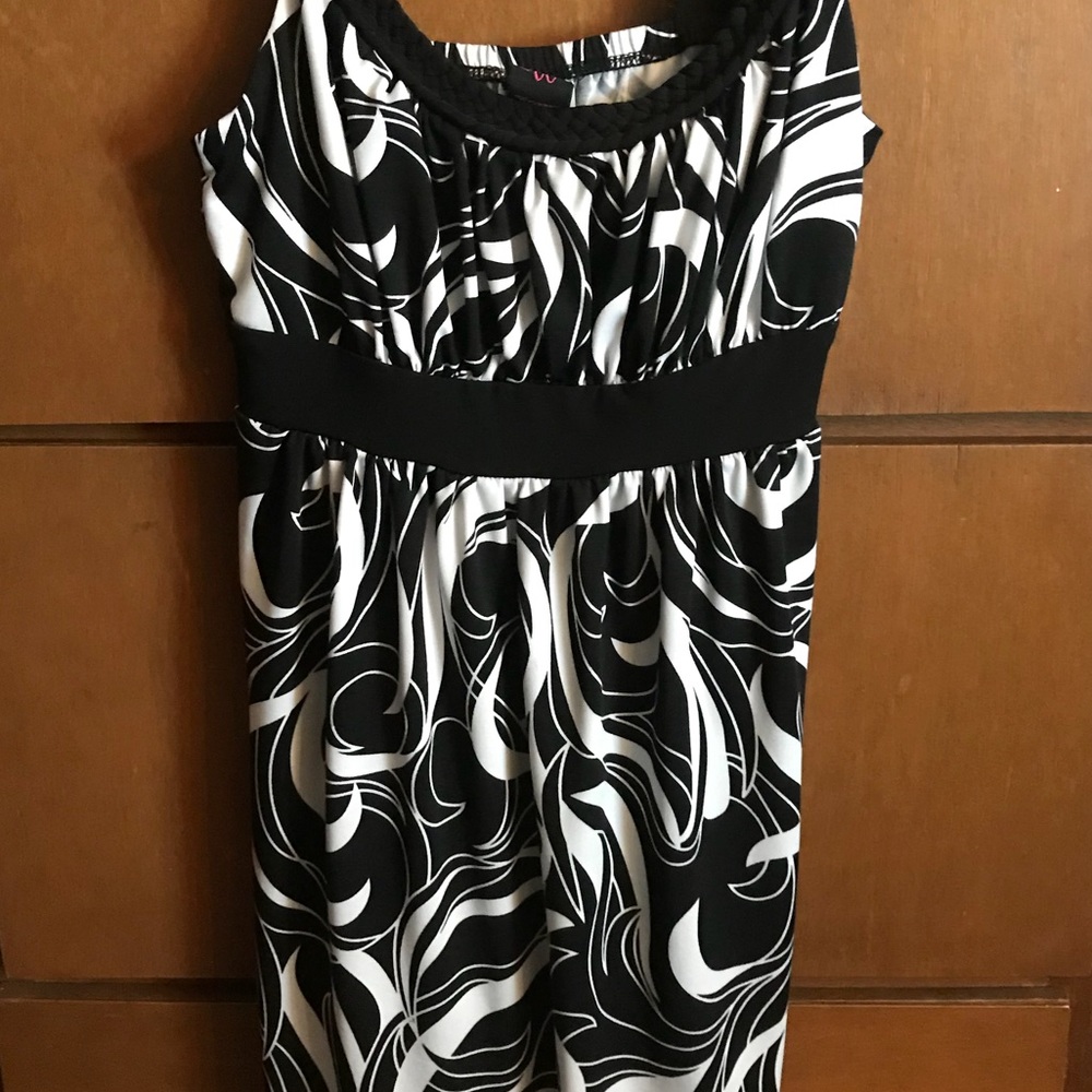Summer dress great for work, night out, or fun